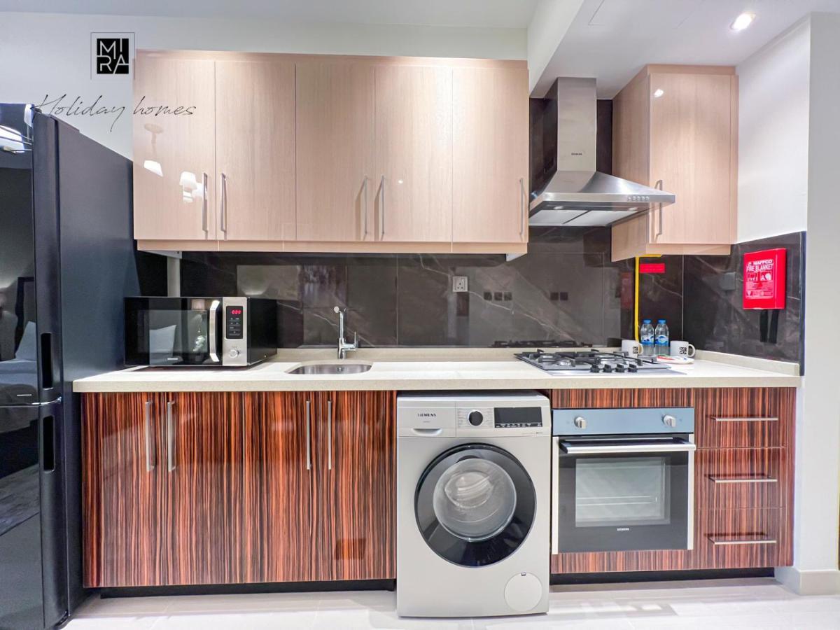 Mira Holiday Homes - Newly Furnished Studio In Downtown Дубай Екстериор снимка
