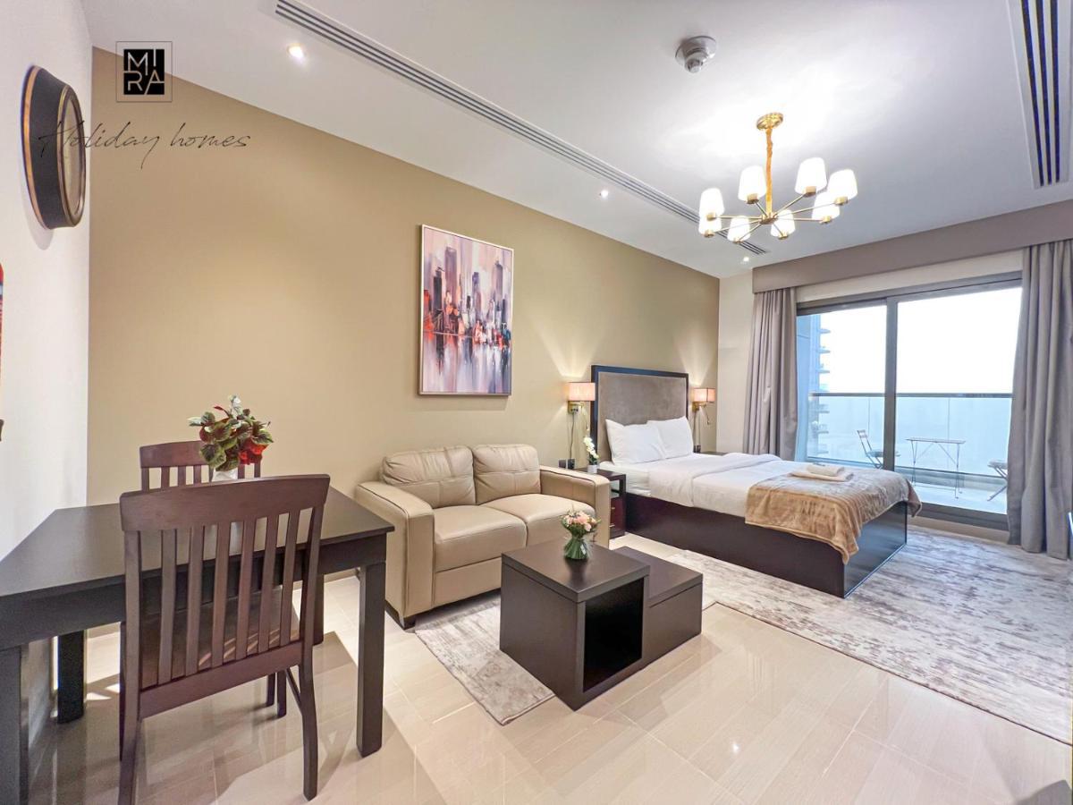 Mira Holiday Homes - Newly Furnished Studio In Downtown Дубай Екстериор снимка