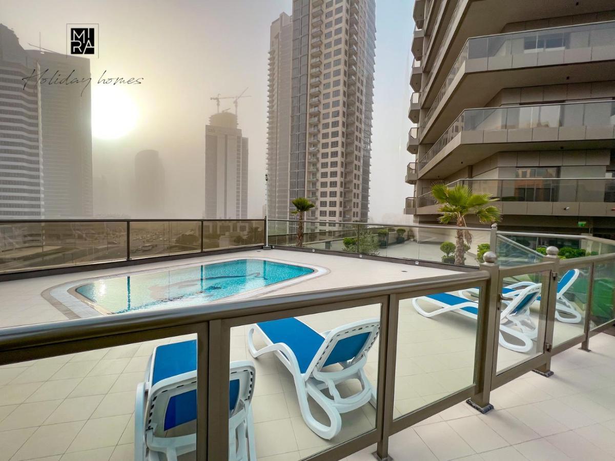 Mira Holiday Homes - Newly Furnished Studio In Downtown Дубай Екстериор снимка