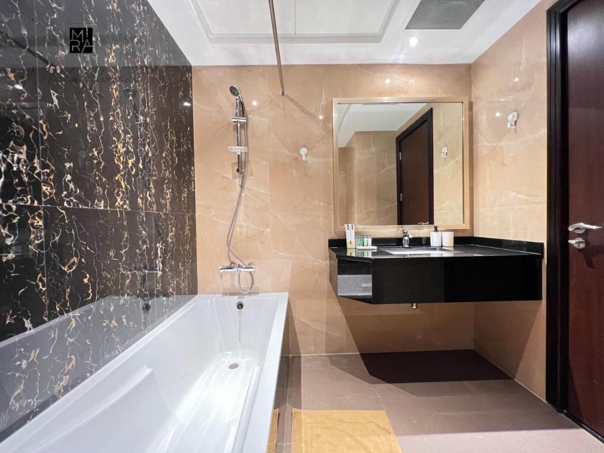 Mira Holiday Homes - Newly Furnished Studio In Downtown Дубай Екстериор снимка