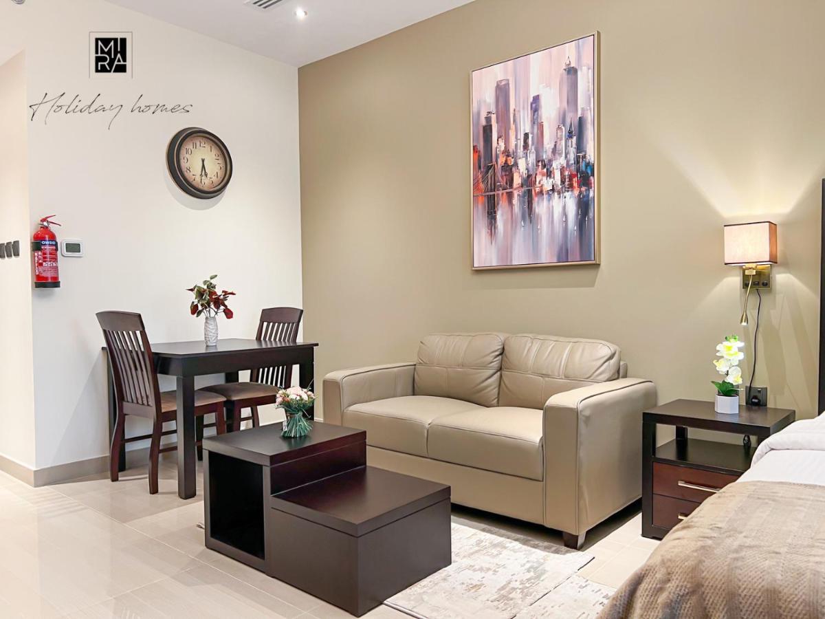 Mira Holiday Homes - Newly Furnished Studio In Downtown Дубай Екстериор снимка
