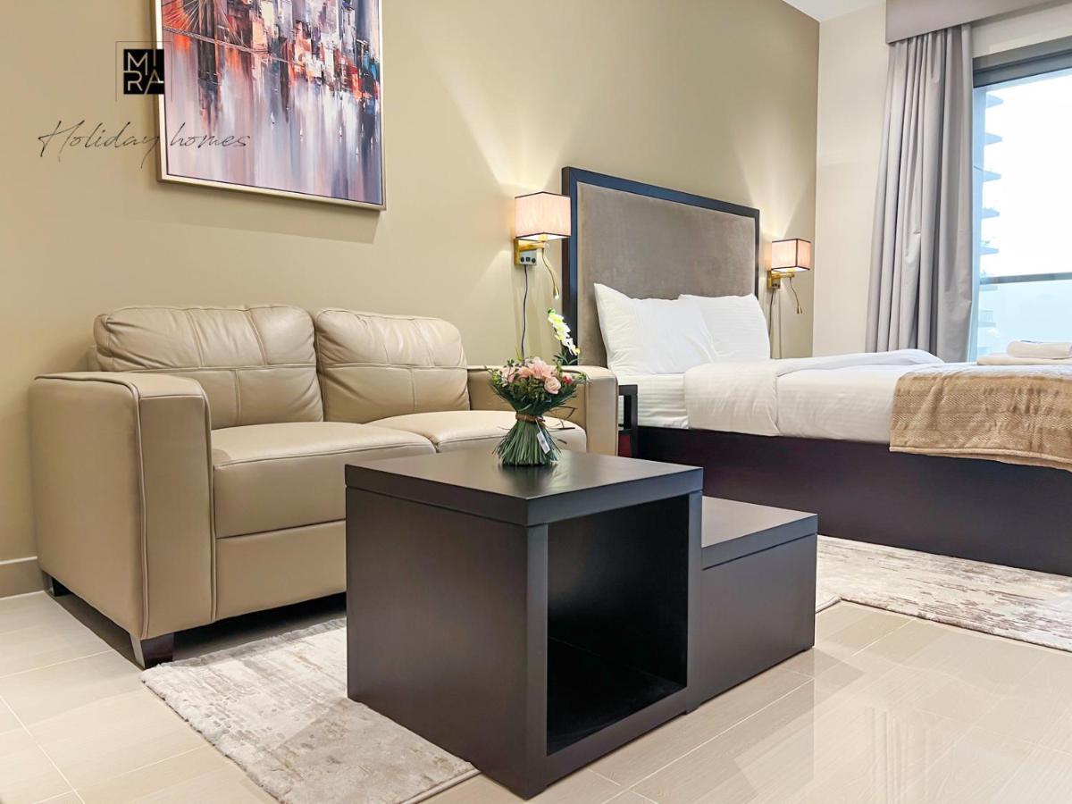 Mira Holiday Homes - Newly Furnished Studio In Downtown Дубай Екстериор снимка