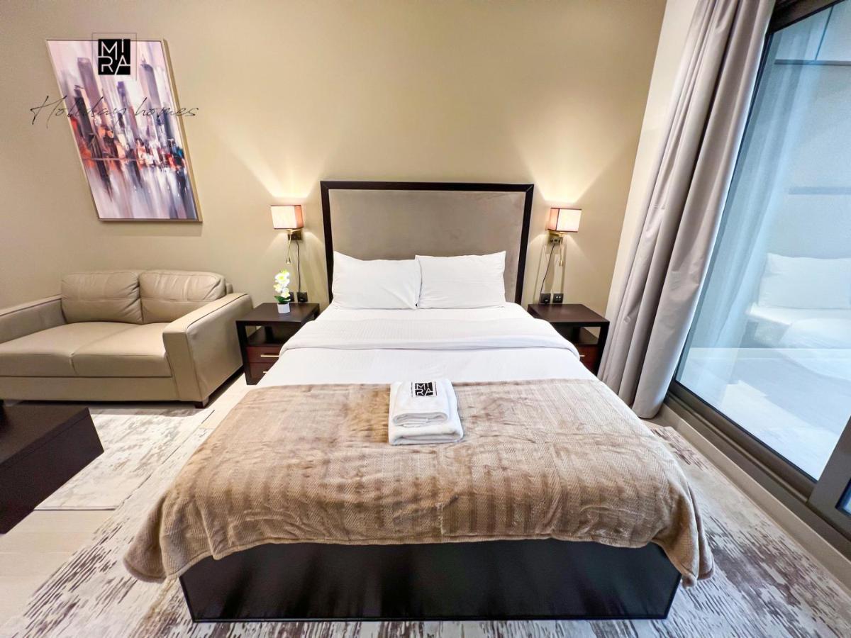 Mira Holiday Homes - Newly Furnished Studio In Downtown Дубай Екстериор снимка